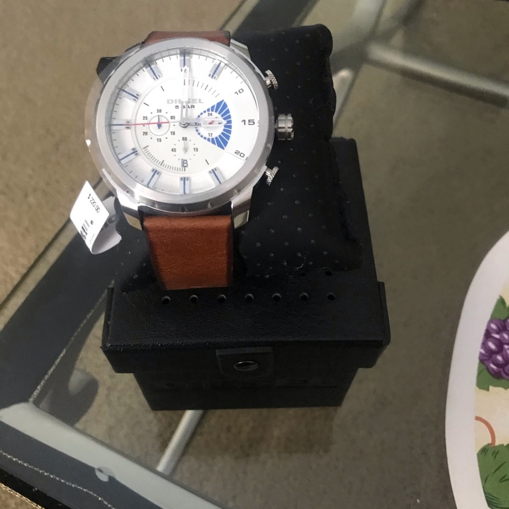 Watch - Picture 2 of 4